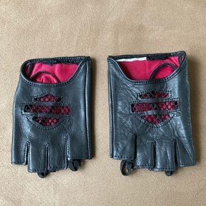 Harley Davidson women’s leather fingerless gloves.